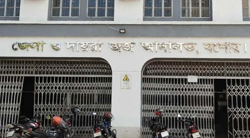 যশোরে বিচারকের বিরুদ্ধে মামলা, আটক বাদী