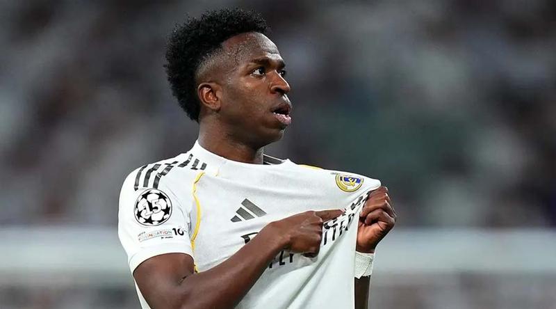 দল বদলের গুঞ্জন উড়িয়ে রিয়াল মাদ্রিদকেই স্বপ্নের ক্লাব বললেন ভিনিসিয়ুস জুনিয়র