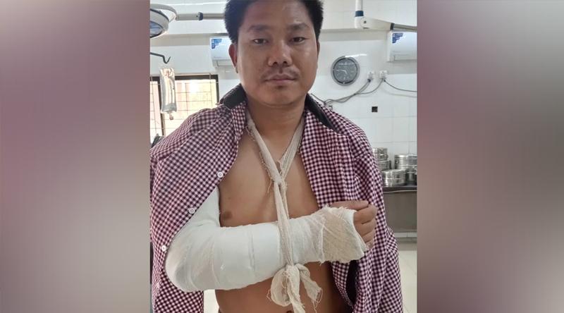 অকটেন না পেয়ে ট্যাগ অফিসারকে মারধোর