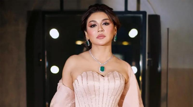 জয়ার গ্ল্যামারাস ফটোশুটে মুগ্ধ নেটিজেনরা