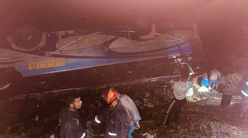কুমিল্লায় নিয়ন্ত্রণ হারিয়ে যাত্রীবাহী বাস জলাশয়ে, নিহত ১