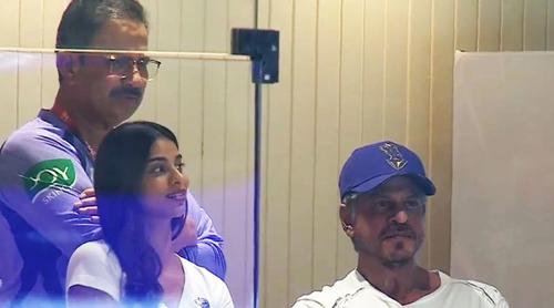 গ্যালারিতে শাহরুখ, উচ্ছ্বাসে ভাসল সমর্থকরা