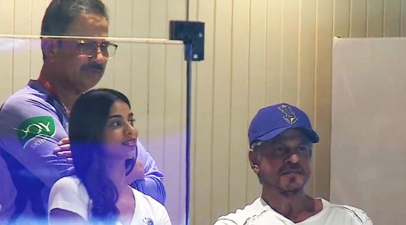 গ্যালারিতে শাহরুখ, উচ্ছ্বাসে ভাসল সমর্থকরা