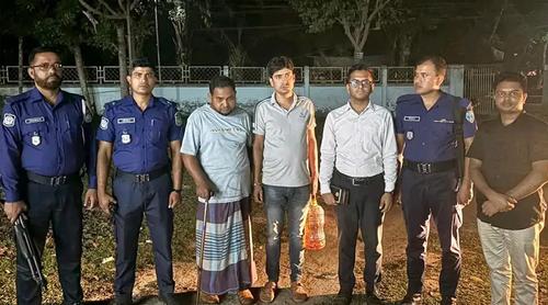 বাইকের তেল বোতলে: খোলা বাজারে চড়া দামে বিক্রি