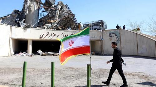 ট্রাম্পের মঙ্গলবারের সময়সীমা নিয়ে আতঙ্কে ইরানের সাধারণ মানুষ