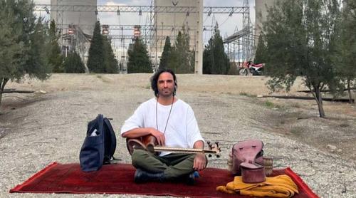 শান্তির বার্তা নিয়ে পাওয়ার প্লান্টের সামনে প্রতিবাদ ইরানের মিউজিশিয়ান আলির