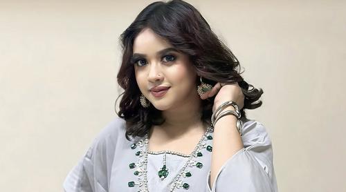 কুয়ালালামপুর মাতাবেন সংগীতশিল্পী ঐশী