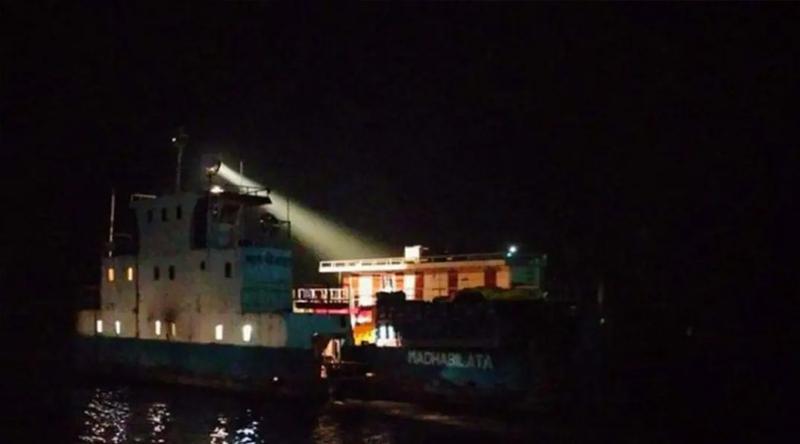 দৌলতদিয়া-পাটুরিয়া নৌ রুটে ফেরি চলাচল বন্ধ