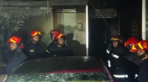 মধ্যরাতে কারওয়ান বাজারে আগুন, ফায়ার সার্ভিসের চেষ্টায় নিয়ন্ত্রণ