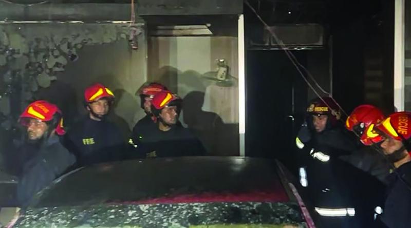 মধ্যরাতে কারওয়ান বাজারে আগুন, ফায়ার সার্ভিসের চেষ্টায় নিয়ন্ত্রণ