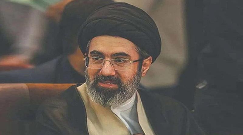 সামরিক বাহিনীকে হামলা বন্ধের নির্দেশ মোজতবা খামেনির, তবে ‘আঙুল ট্রিগারেই’