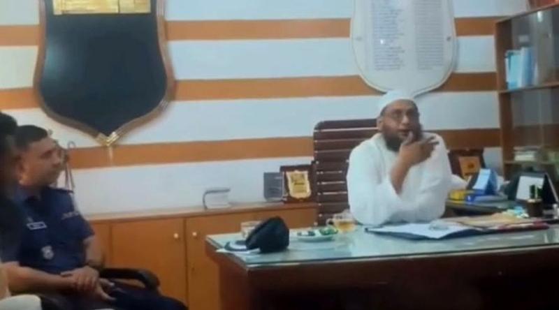 ওসিকে না পেয়ে চেয়ারে বসলেন এমপি, ভিডিও ভাইরাল