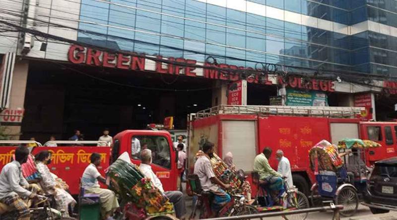 ঢাকার গ্রিন লাইফ হাসপাতালে আগুন