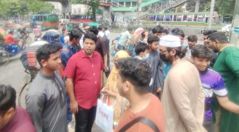 কঠোর নিয়ম বাতিলের দাবিতে শাহবাগে এসএসসি পরীক্ষার্থীদের জমায়েতের চেষ্টা