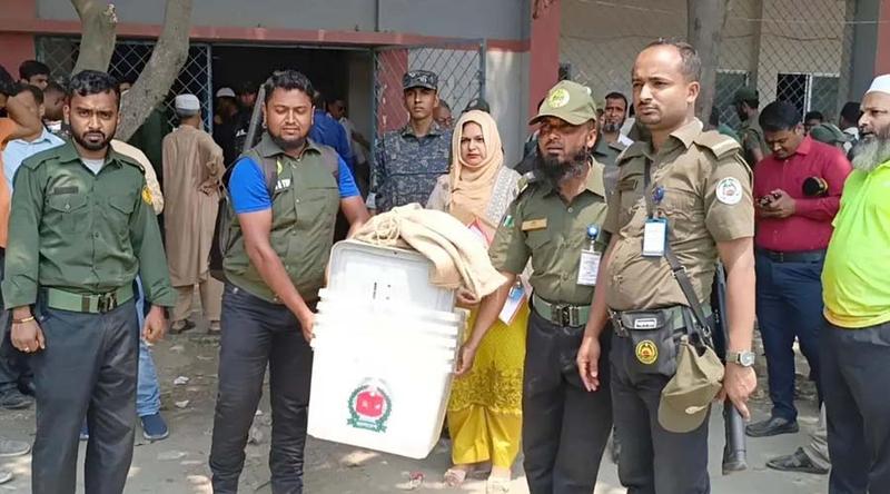 বগুড়া-৬ উপনির্বাচন বৃহস্পতিবার, কেন্দ্রে পৌঁছেছে ভোটের সরঞ্জাম