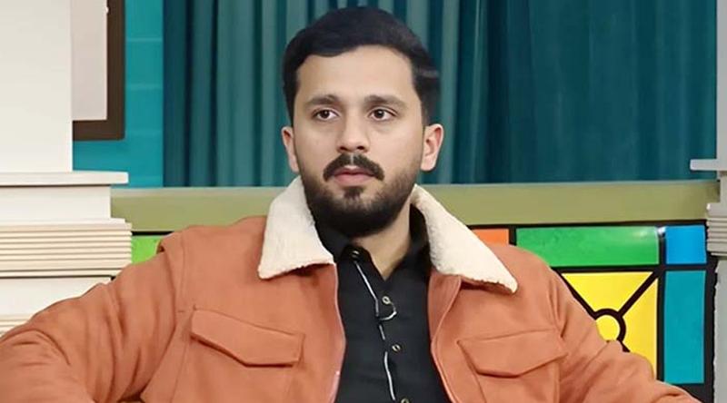 সেলুনে গাড়ি উঠিয়ে দিলেন ইউটিউবার রজব বাট