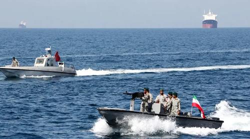 খুলে দেওয়া হলো হরমুজ প্রণালি, জাহাজ চলাচল শুরু