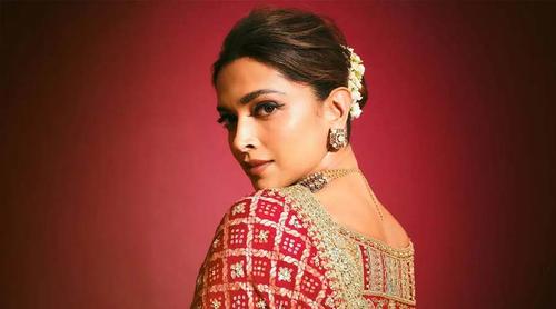 মজার ছলে ট্রলকারীদের মুখ বন্ধ করলেন দীপিকা