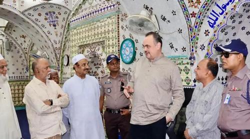 একদিনে রাজধানীর ৩ ধর্মীয় উপাসনালয় পরিদর্শন করলেন মার্কিন রাষ্ট্রদূত