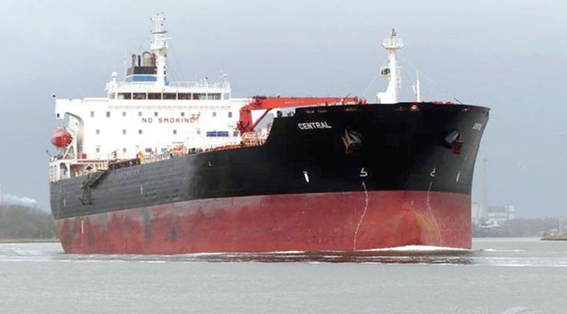 ৫১ হাজার টন জ্বালানি নিয়ে চট্টগ্রাম বন্দরের বর্হিনোঙরে ভিড়েছে দুই জাহাজ