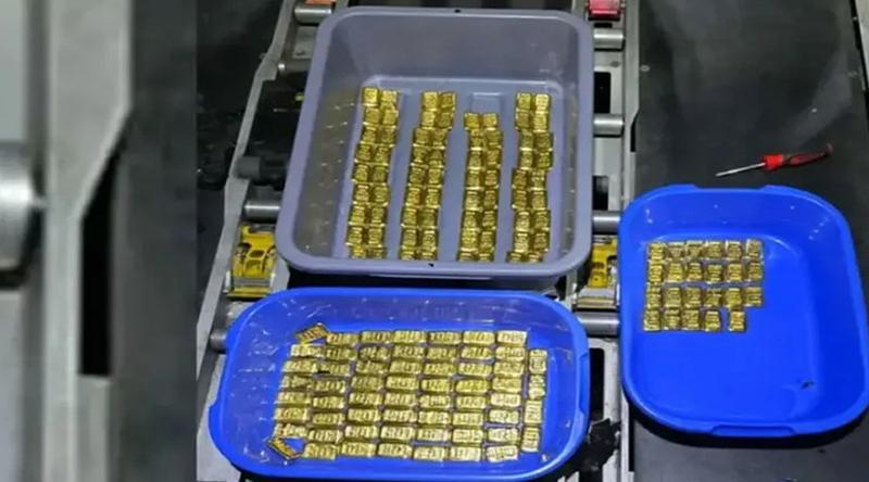 বিমানের টয়লেটে ১৮ কেজি স্বর্ণ : পাইলট-ক্রু-যাত্রী সবার তথ্য তলব