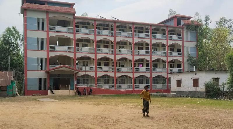 শান্তিপূর্ণ পরিবেশ চলছে ভোটগ্রহণ, ভোটারদের  উপস্থিতি কম