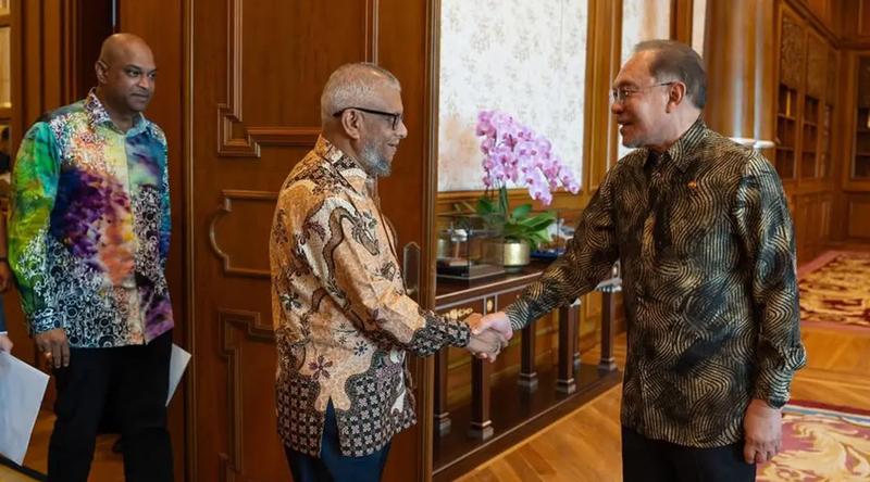 প্রধানমন্ত্রী তারেক রহমানকে মালয়েশিয়া সফরের আমন্ত্রণ আনোয়ার ইব্রাহিমের