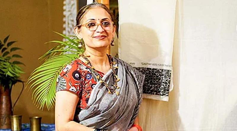 নতুন রূপে রঙ-তুলিতে বিপাশা হায়াত