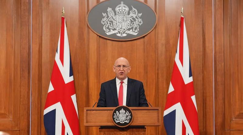 রুশ সাবমেরিনের তৎপরতা ঠেকাতে সেনা মোতায়েনের কথা জানাল যুক্তরাজ্য