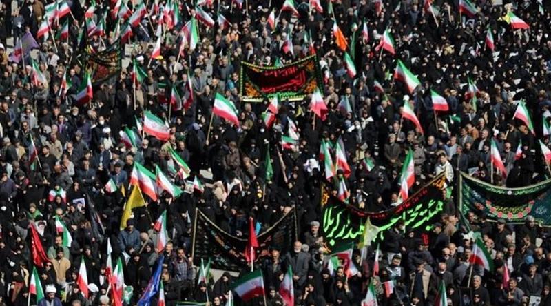 ইরানে আয়াতুল্লাহ আলি খামেনির স্মরণে জনতার ঢল