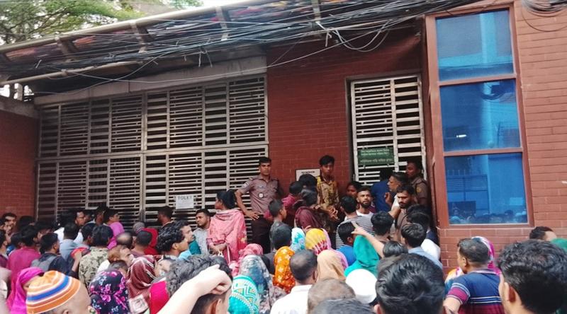 রাজধানীতে ‘আমাকে বাঁচান’ লেখা চিরকুটে ভবন ঘিরে উত্তেজনা