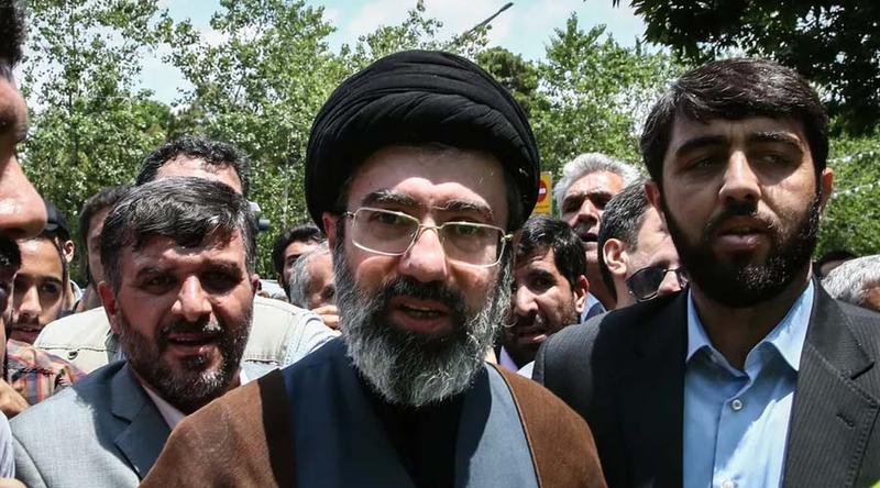 যুদ্ধ চায় না ইরান, তবে নিজেদের অধিকারও ছাড়বে না: মোজতবা খামেনি