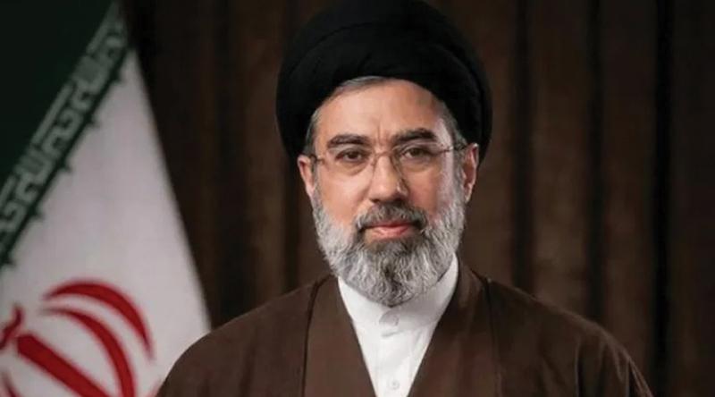 হরমুজ প্রণালীর বিষয়ে কৌশলগত পরিবর্তনের ইঙ্গিত মোজতবা খামেনির