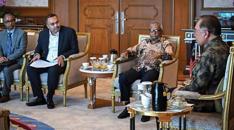 বাংলাদেশি কর্মী নিয়োগে খরচ কমানোর আহ্বান মালয়েশিয়ার প্রধানমন্ত্রীর