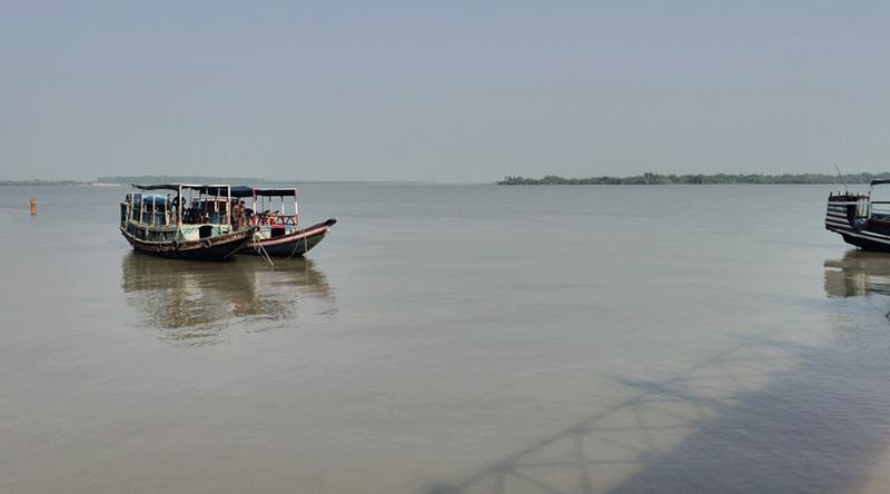 সুন্দরবনে ঝড়ের কবলে নৌকাডুবি, নিখোঁজ ৪