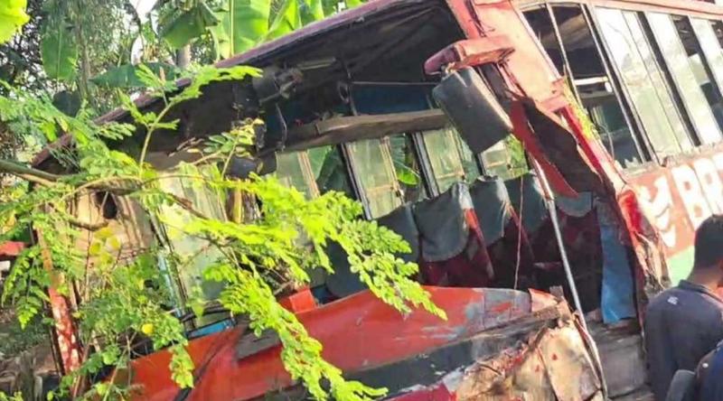 ঠাকুরগাঁওয়ে বাস ও পিকআপের মুখোমুখি সংঘর্ষে নিহত ১