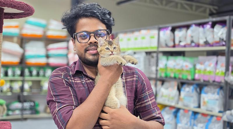 আইফোন বিক্রি থেকে শুরু, এখন সাড়ে ৮ লাখ টাকার বিড়াল বিক্রি করেন মোহন!