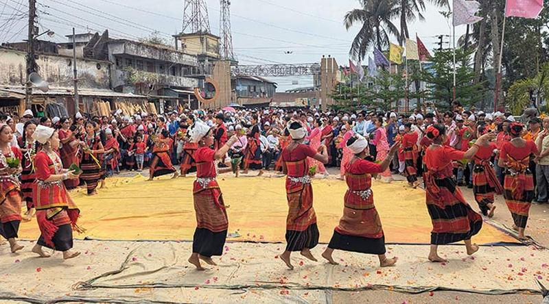 রাঙ্গামাটিতে ঐতিহ্যবাহী জুম্ম খেলায় মেতেছে পাহাড়িরা