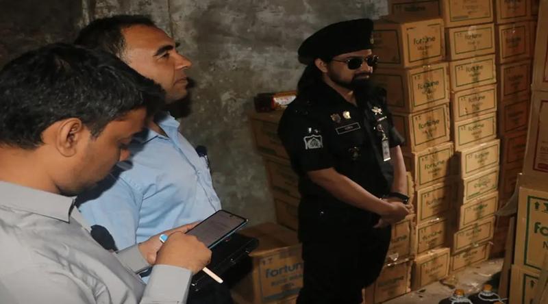 র‌্যাবের অভিযানে ১ লাখ ৬৫ হাজার ২৫ লিটার ভোজ্য তেল জব্দ