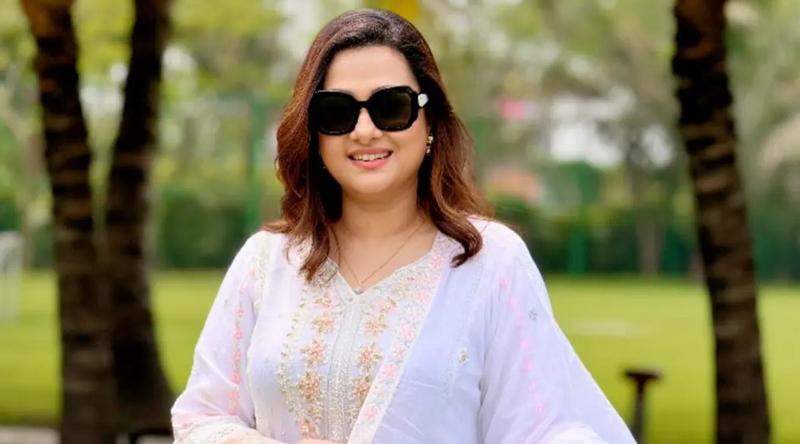 পারমিশন ছাড়াই চিমটি দিয়েছে: পূর্ণিমা