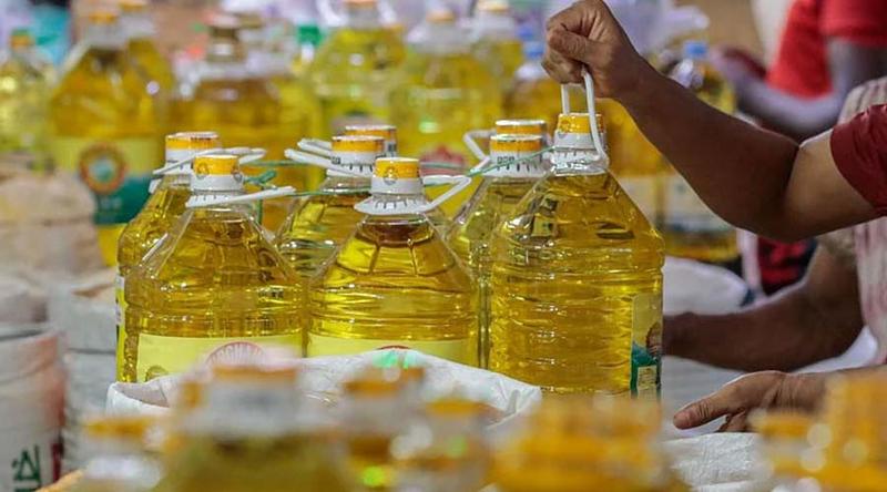 রাজধানীতে ভোজ্যতেলের তীব্র সংকট