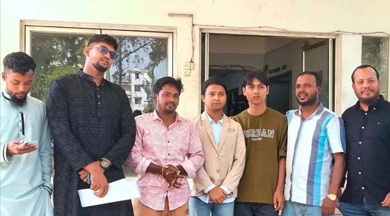 নারী সেজে আর অশ্লীলতা ছড়াবেন না রেদোয়ান, দিলেন মুচলেকা