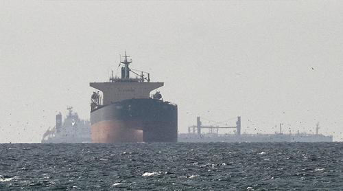 হরমুজে জাহাজ জট, আটকা প্রায় ৩২০০ জাহাজ