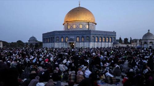দীর্ঘ ৪০ পর আবারও খুলে দেওয়া হলো আল-আকসা মসজিদ