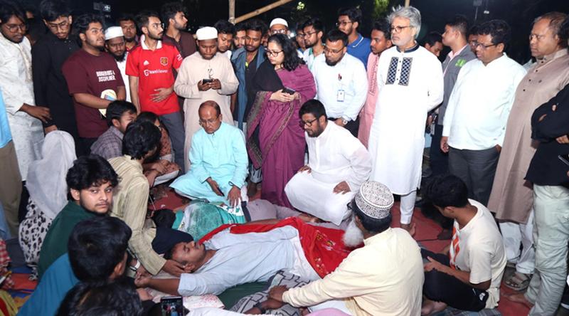 অনশনরত শিক্ষার্থীদের বার্তা সরকারের কাছে যথাযথভাবে পৌঁছে দেয়া হবে: ঢাবি উপাচার্য