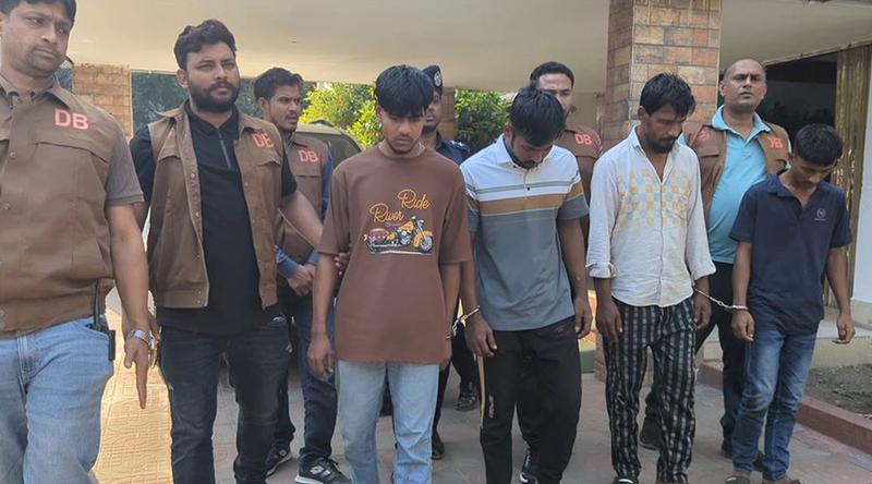 মুন্সিগঞ্জে ঘোড়ার মাংসকে গরুর মাংস হিসেবে বিক্রি চক্রের ৪ জন গ্রেপ্তার