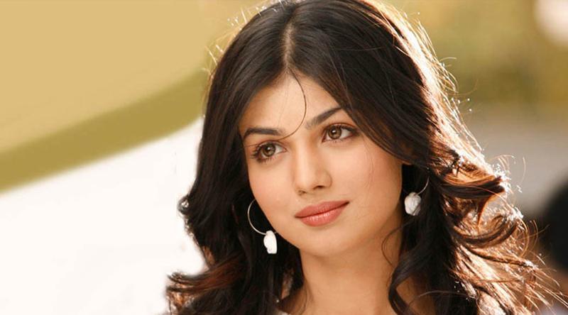 কেন সিনেমা থেকে দূরে ‘টারজান’ খ্যাত অভিনেত্রী আয়েশা টাকিয়া?