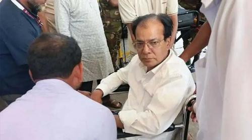 হাসপাতালে ভর্তি দুর্যোগ ও ত্রাণমন্ত্রী দুলু