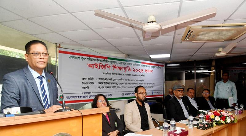 বিশ্বে বাংলাদেশের মর্যাদা বাড়াতে শিক্ষার্থীদের প্রতি আহ্বান আইজিপির