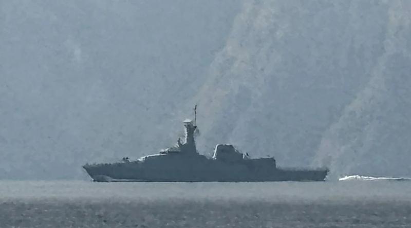 হরমুজ প্রণালি অতিক্রম করল ২টি মার্কিন যুদ্ধজাহাজ